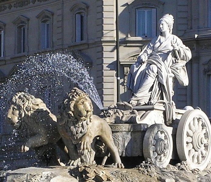 694px-Cibeles_con_Palacio_de_Linares_closeup