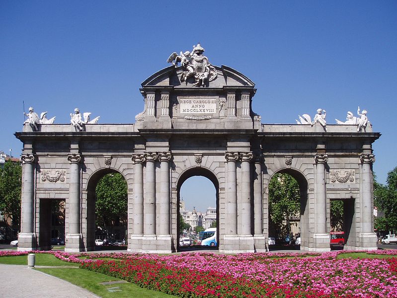 799px-Puerta_de_Alcalá_(fachada_este)