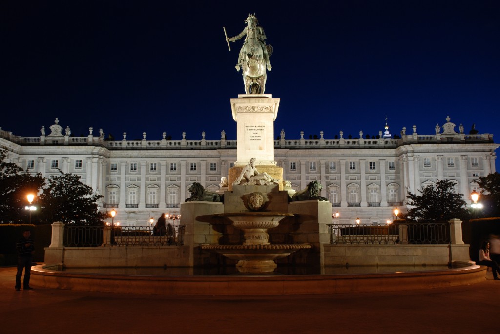 Madrid_Royal_Palace_at_Night