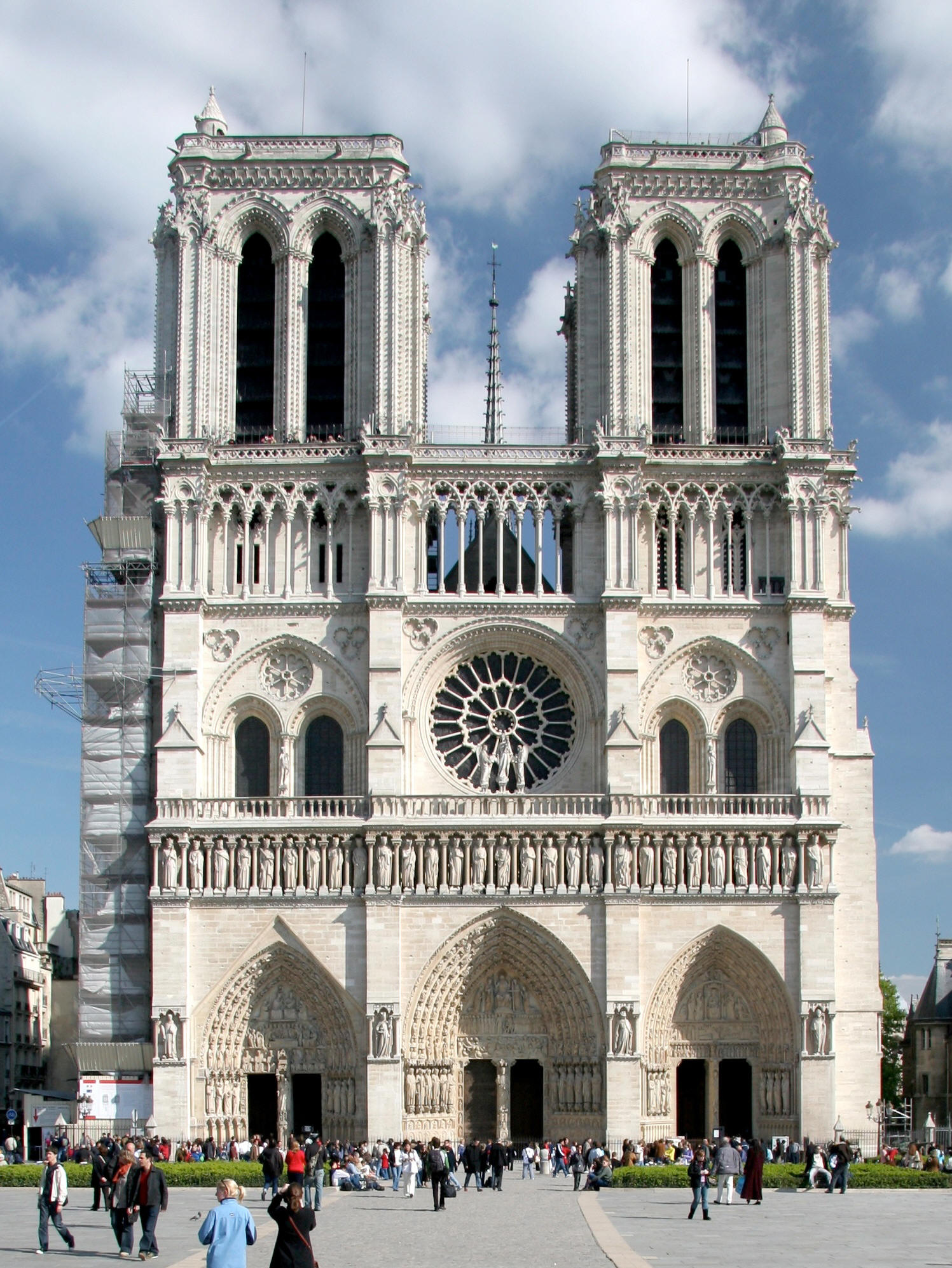 19-lugares-de-paris-que-visitar-historia-y-monumentos-Catedral-de-Notre-Dame