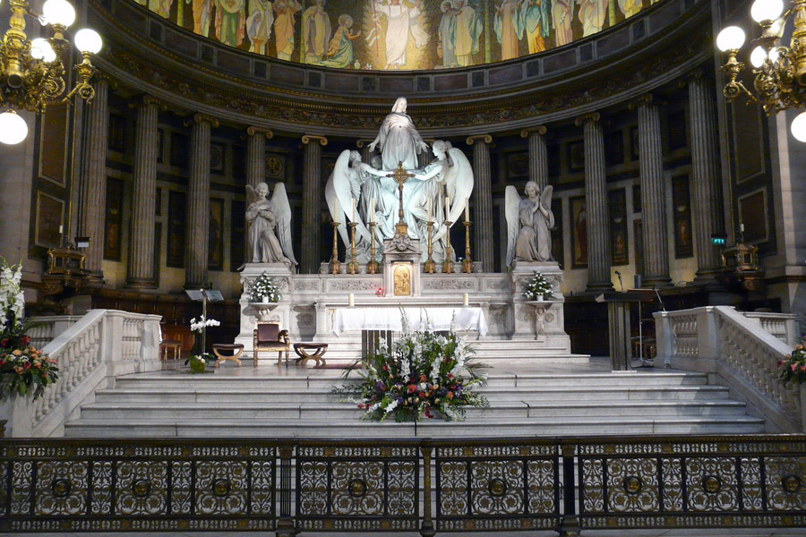 19-lugares-de-paris-que-visitar-historia-y-monumentos-Iglesia-Madeleine-interior