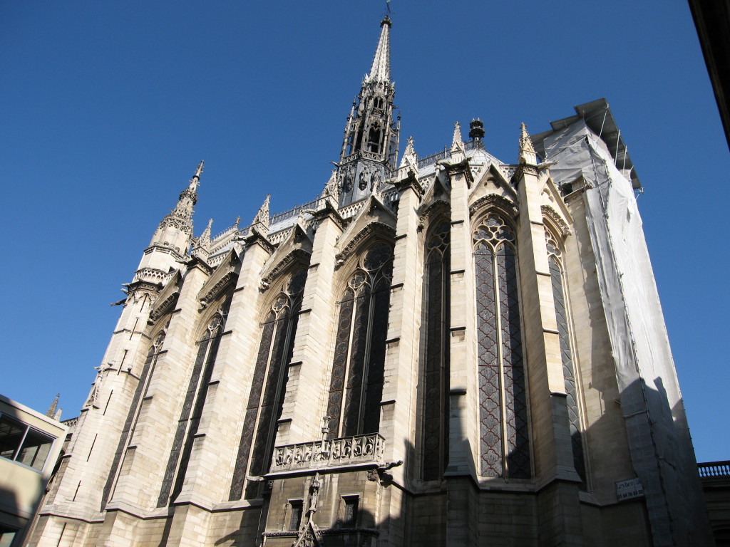 19-lugares-de-paris-que-visitar-historia-y-monumentos-La-Sainte-Chapelle