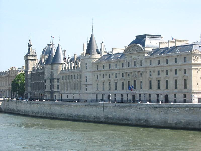 19-lugares-de-paris-que-visitar-historia-y-monumentos-Palacio-Real