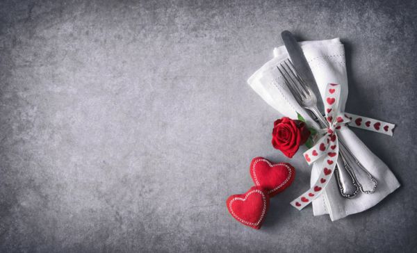 Cubiertos y servilleta corazones 